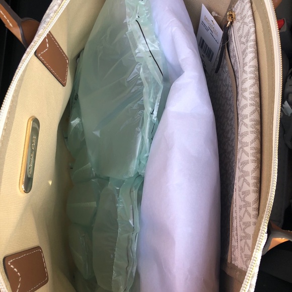 NWT- Michael Kors Vanilla Tote - Picture 3 of 4